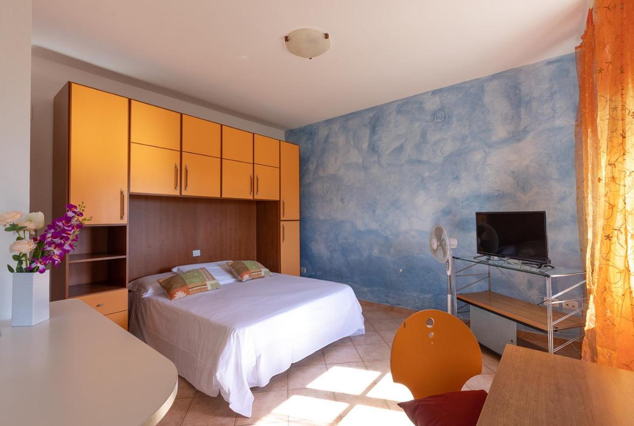 Agriturismo Gli Etruschi Популония Екстериор снимка